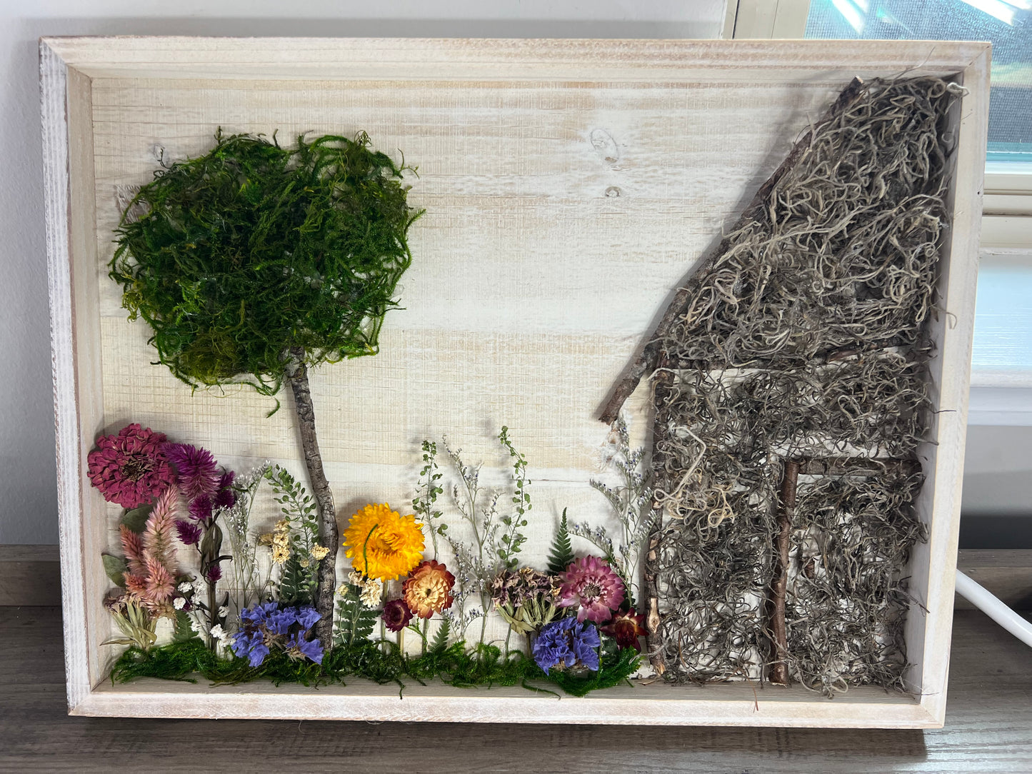 Everlasting flower wall art