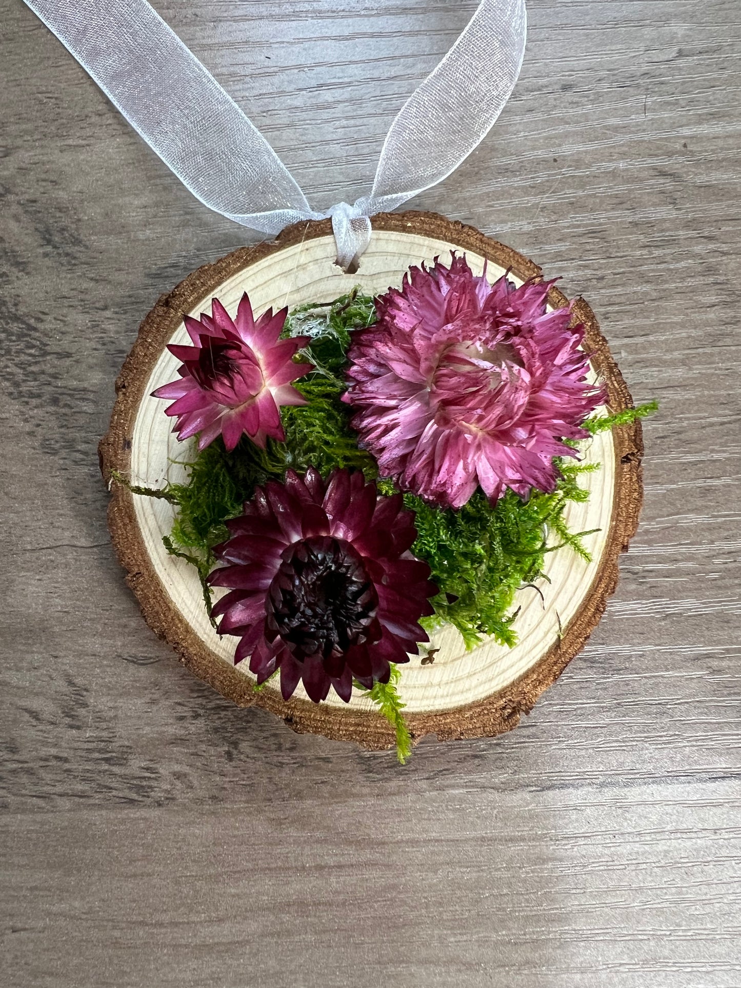 3-4” Wood round ornament with everlasting flowers