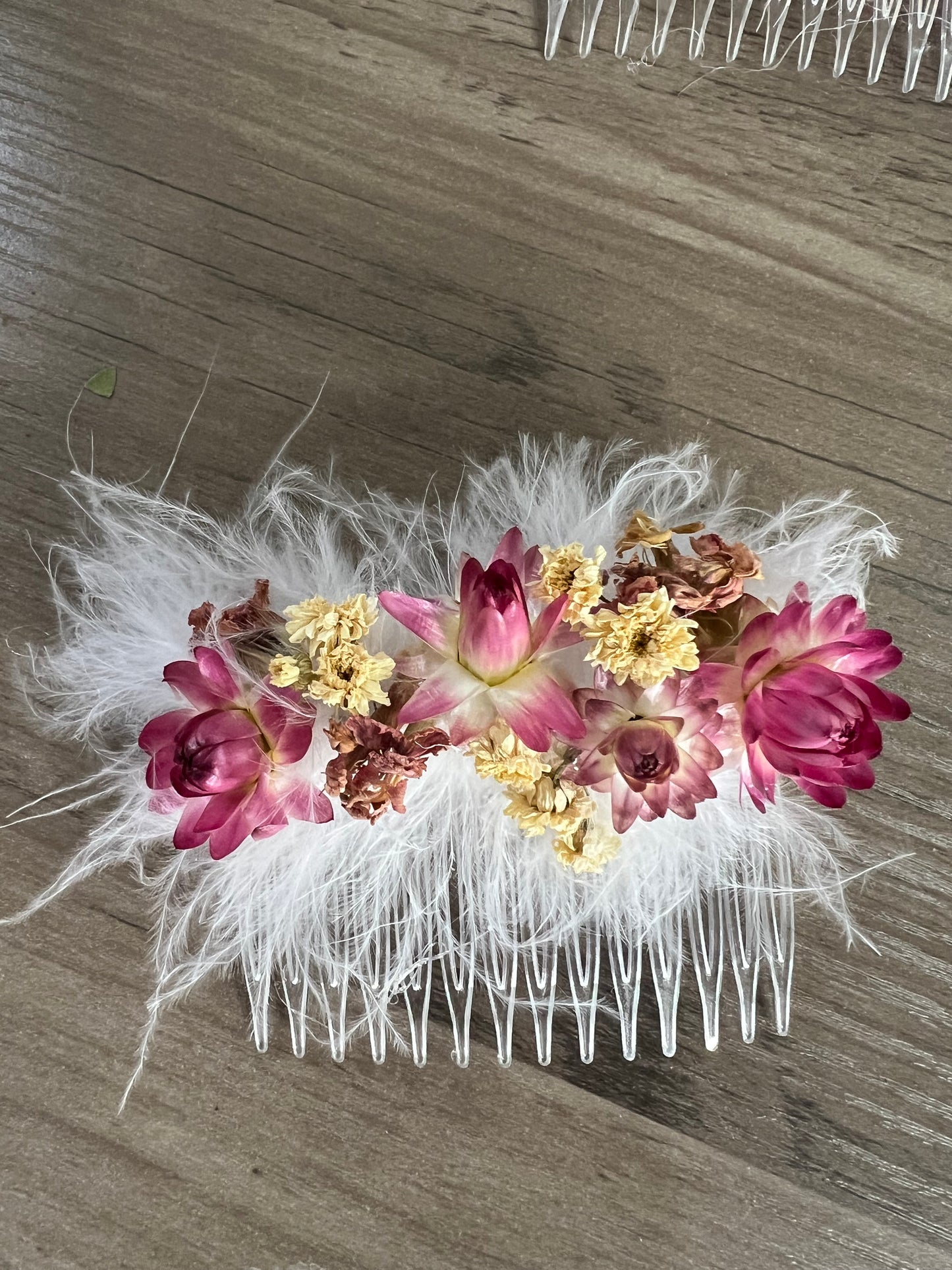 Dried flower hair comb