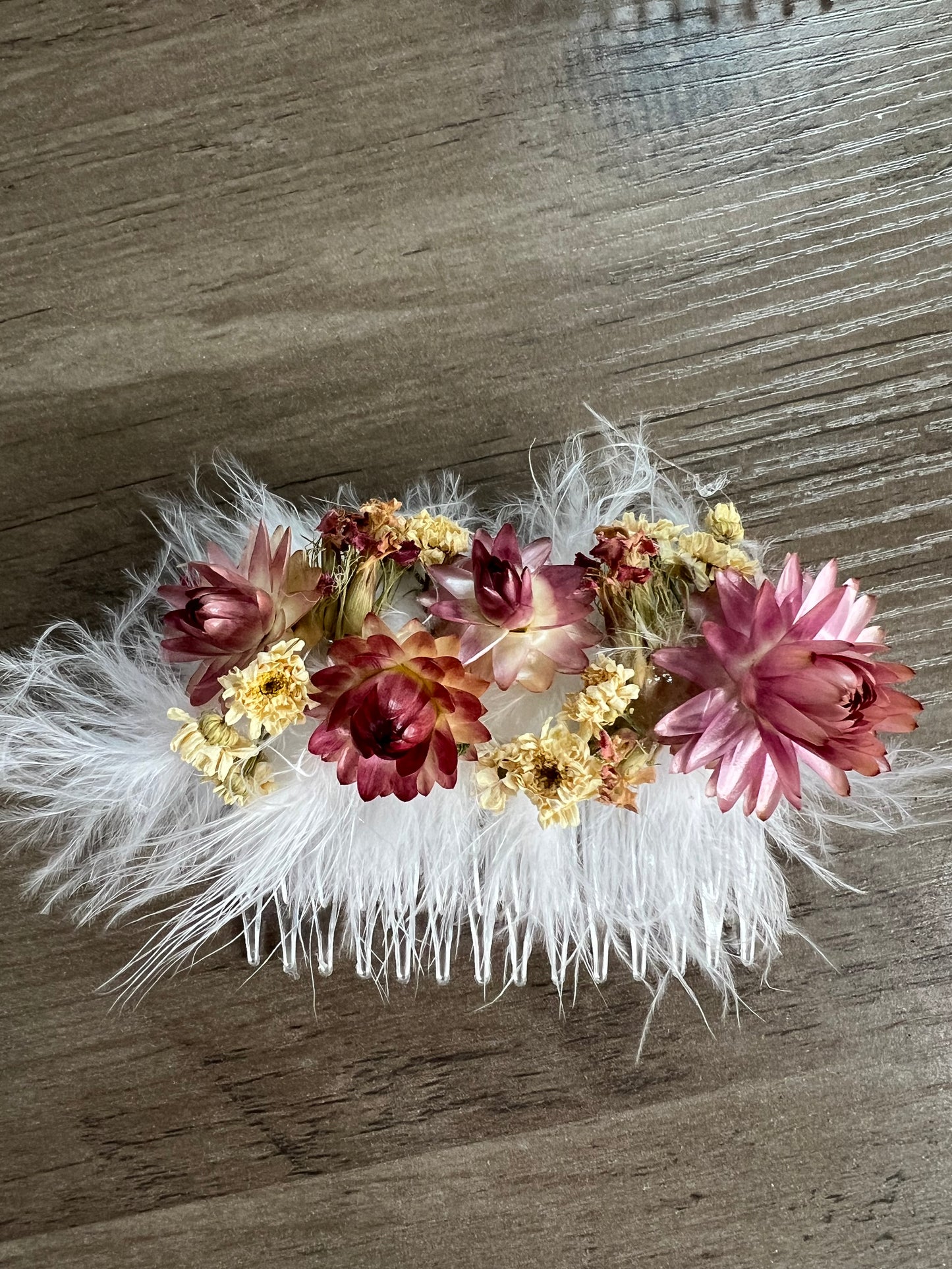 Dried flower hair comb