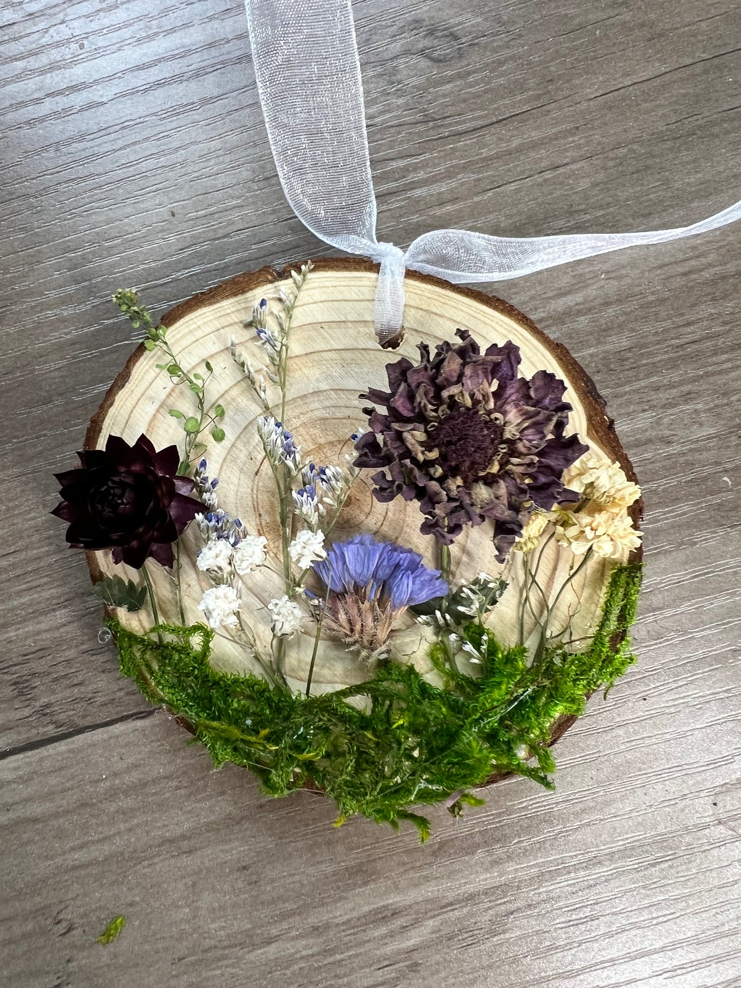 3-4” Wood round ornament with everlasting flowers